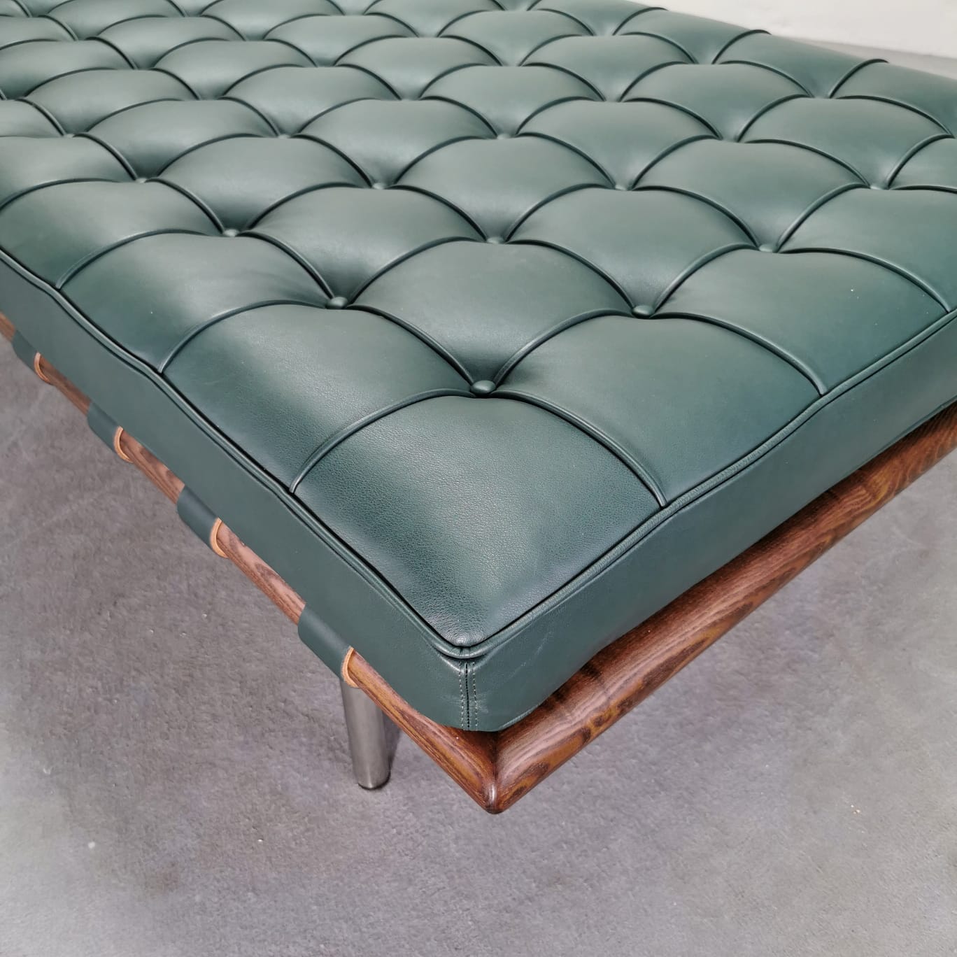 Day Bed Barcelona by Mies Van Der Rohe per Knoll (Pelle Verde)