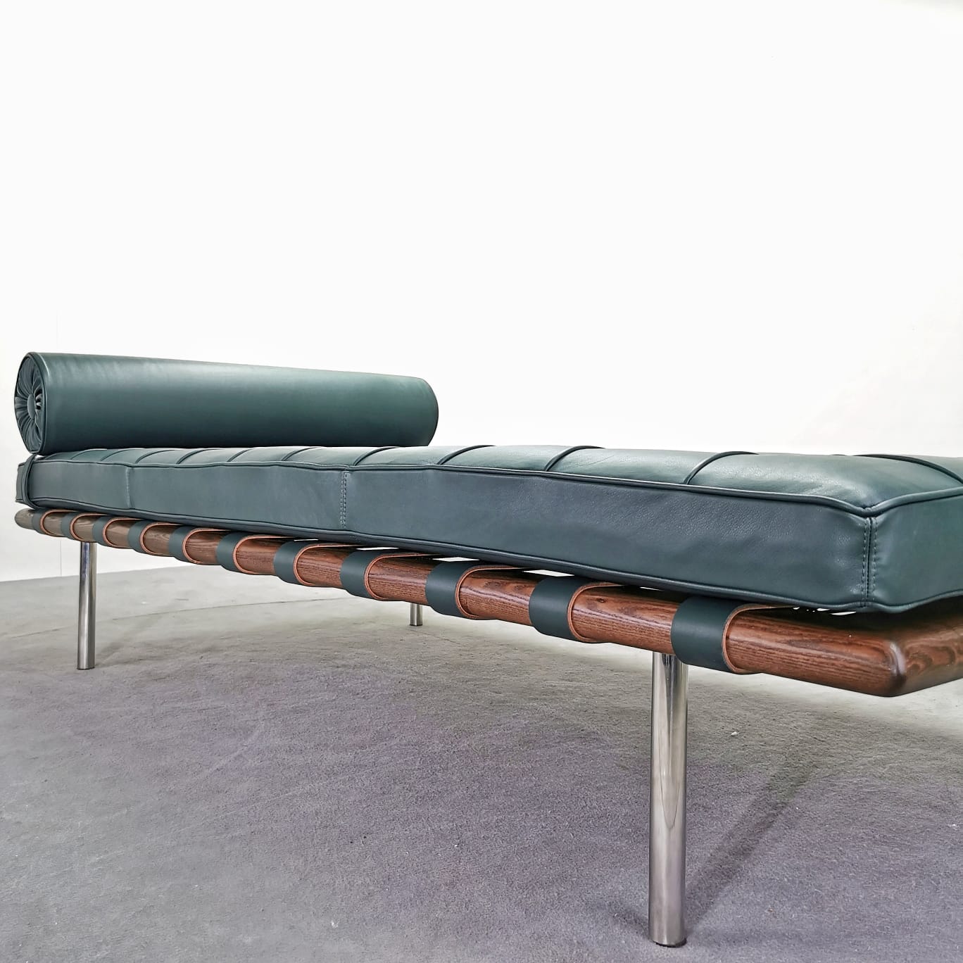 Day Bed Barcelona by Mies Van Der Rohe per Knoll (Pelle Verde)