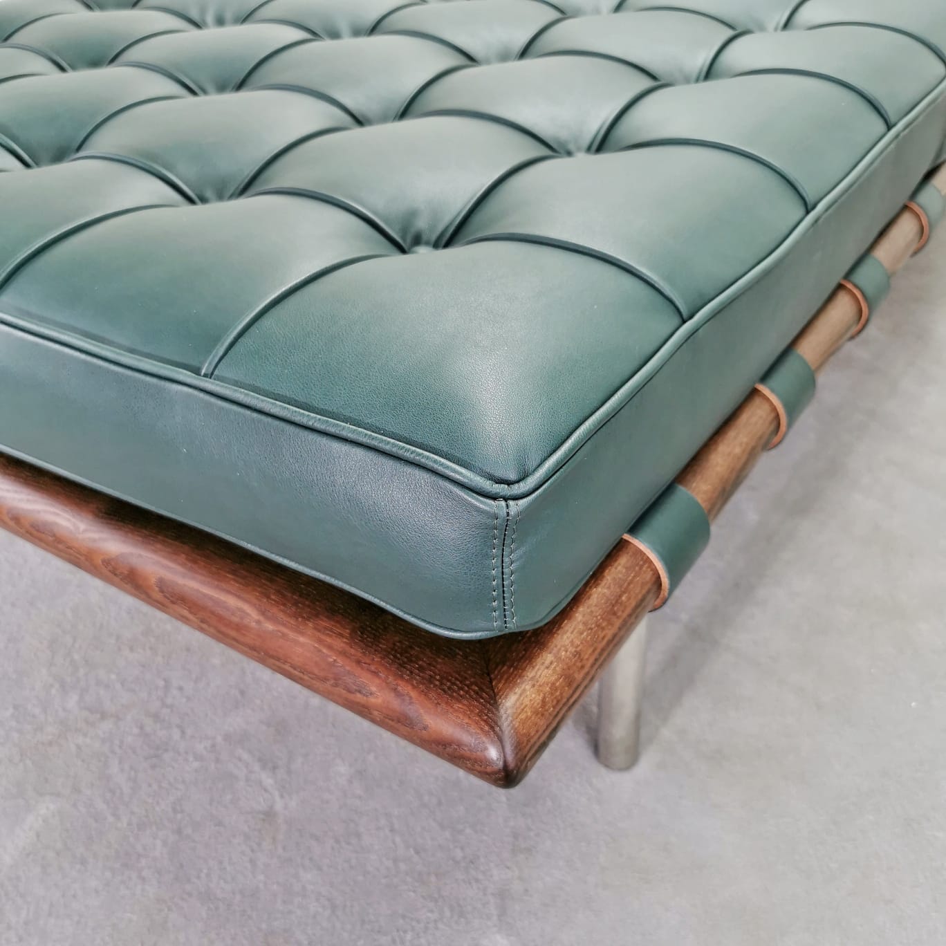 Day Bed Barcelona by Mies Van Der Rohe per Knoll (Pelle Verde)