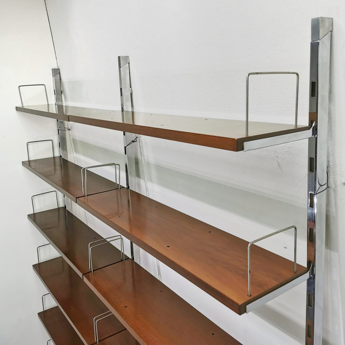 Libreria scaffalatura a muro in Teak e Acciaio disegnata da ICO Parisi e  prodotta da MIM  negli anni 60