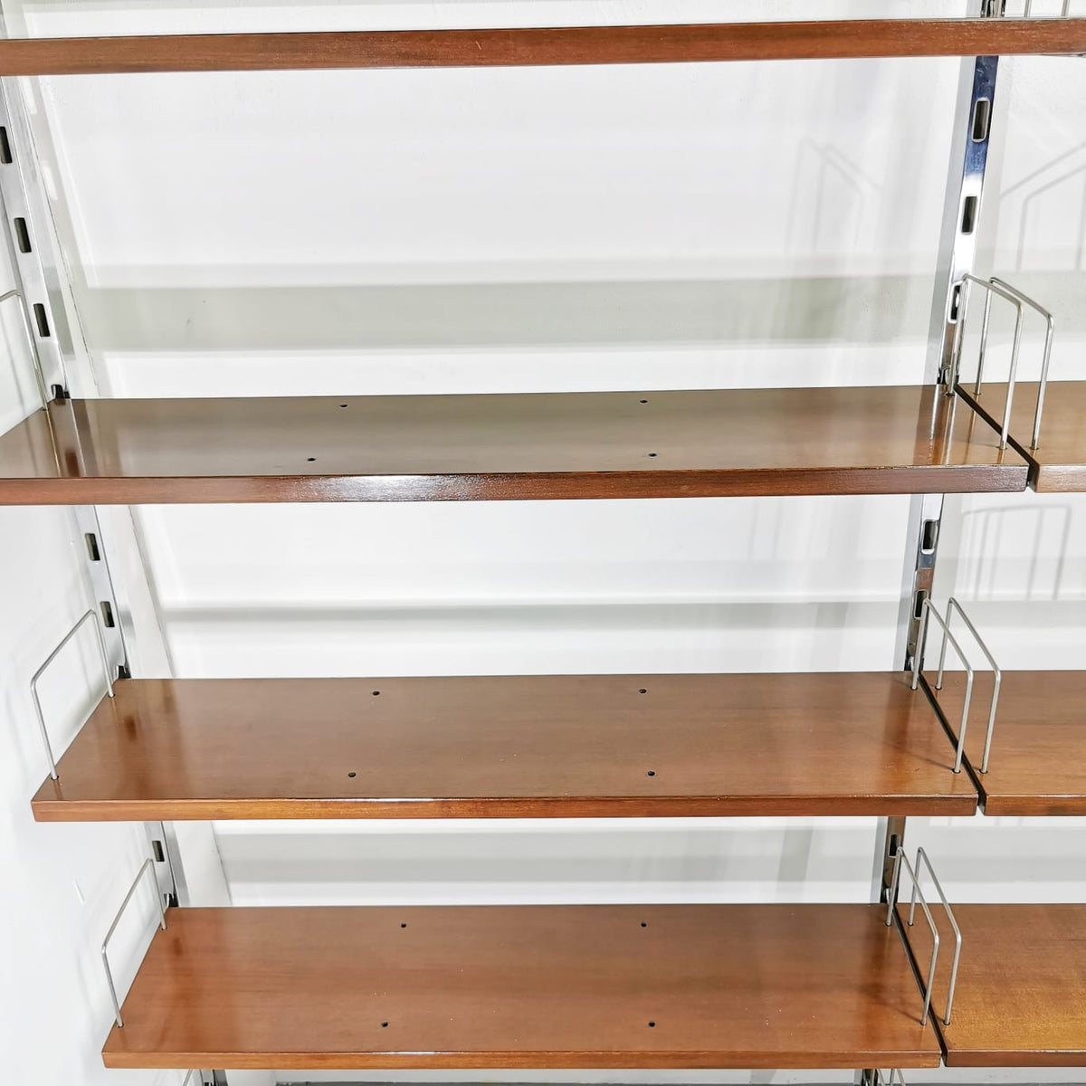 Libreria scaffalatura a muro in Teak e Acciaio disegnata da ICO Parisi e  prodotta da MIM  negli anni 60