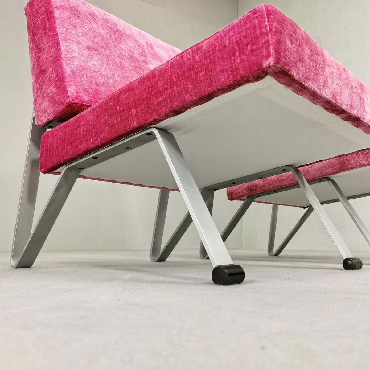 Coppia di Poltroncine Space Age  in velluto struttura acciaio spazzolato vintage anni 60