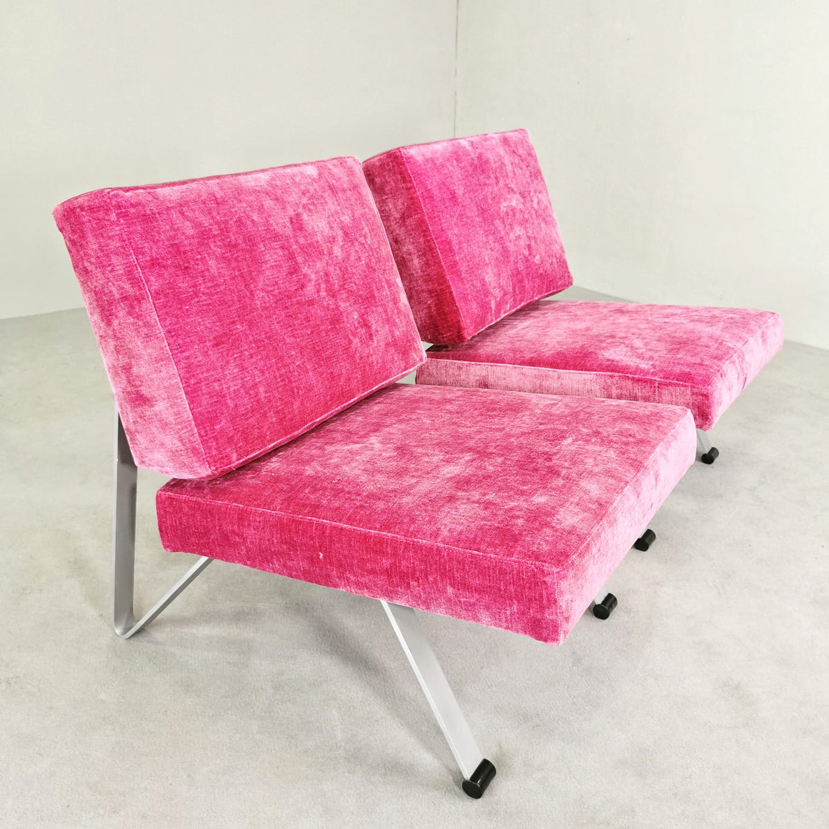 Coppia di Poltroncine Space Age  in velluto struttura acciaio spazzolato vintage anni 60