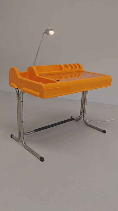 Bureau vintage space age des années 70 modèle « ORIX » des designers V. Parigi et N. Prina pour Molteni