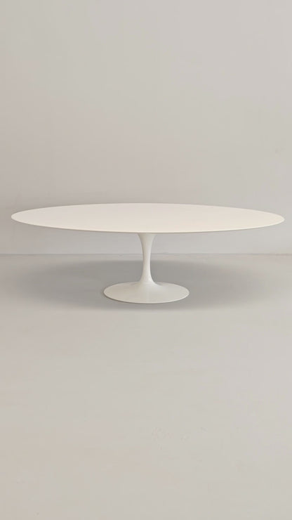 Table ovale modèle Tulip d'Eero Saarinen pour Knoll (244 cm)