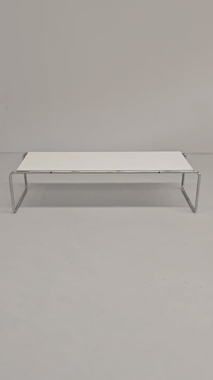 Table basse rectangulaire blanche Laccio de M. Breuer pour Knoll, années 80