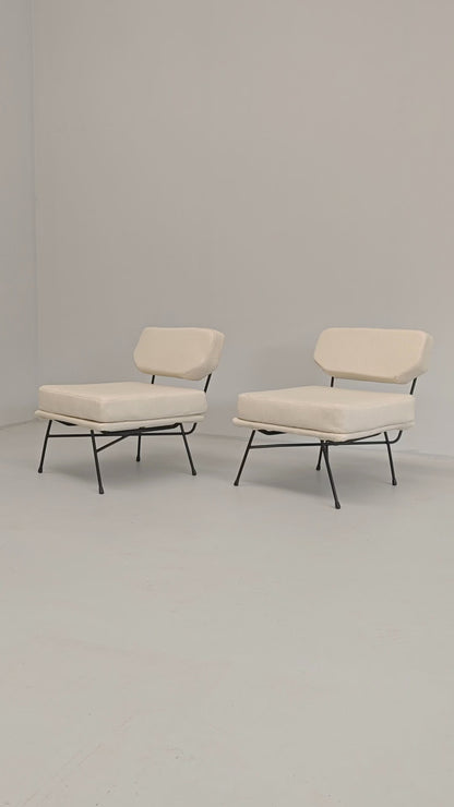 Paire de fauteuils en tissu blanc lait modèle "Elettra" Studio BBPR pour Arflex, années 50