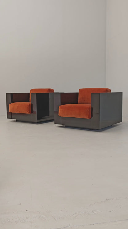 Paire de fauteuils Saratoga laqués noirs en velours couleur brique rouille, années 70, dessinés par Vignelli pour Poltronova