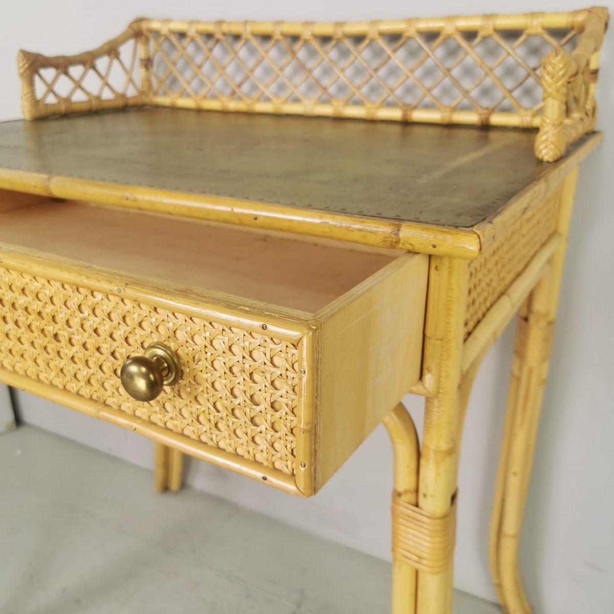 Bureau d'entrée en bambou, osier et rotin, années 40-50
