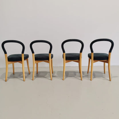 Lot de 4 chaises en bois et tissu bleu Cassina Göteborg, Erik Gunnar Asplund, années 80