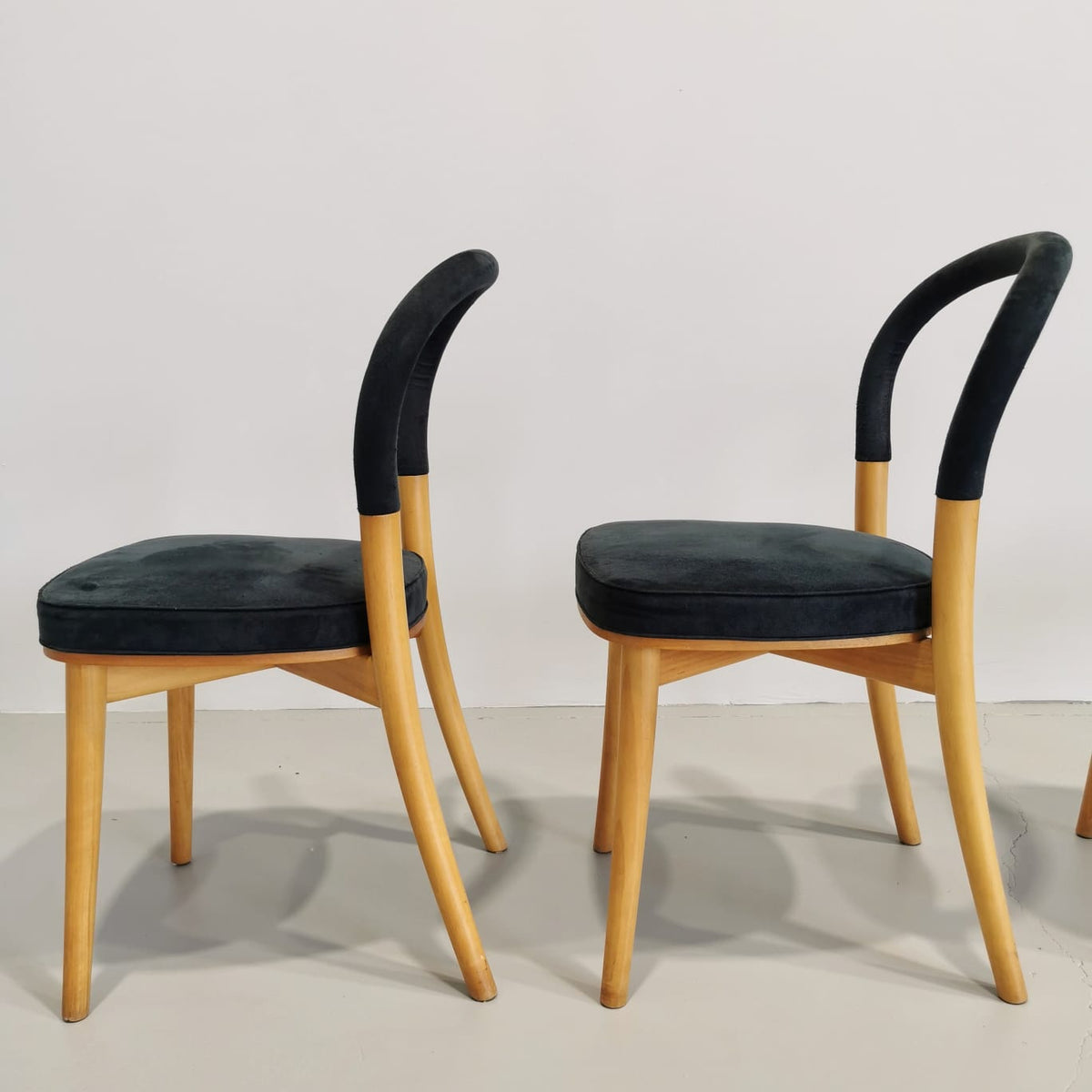 Lot de 4 chaises en bois et tissu bleu Cassina Göteborg, Erik Gunnar Asplund, années 80
