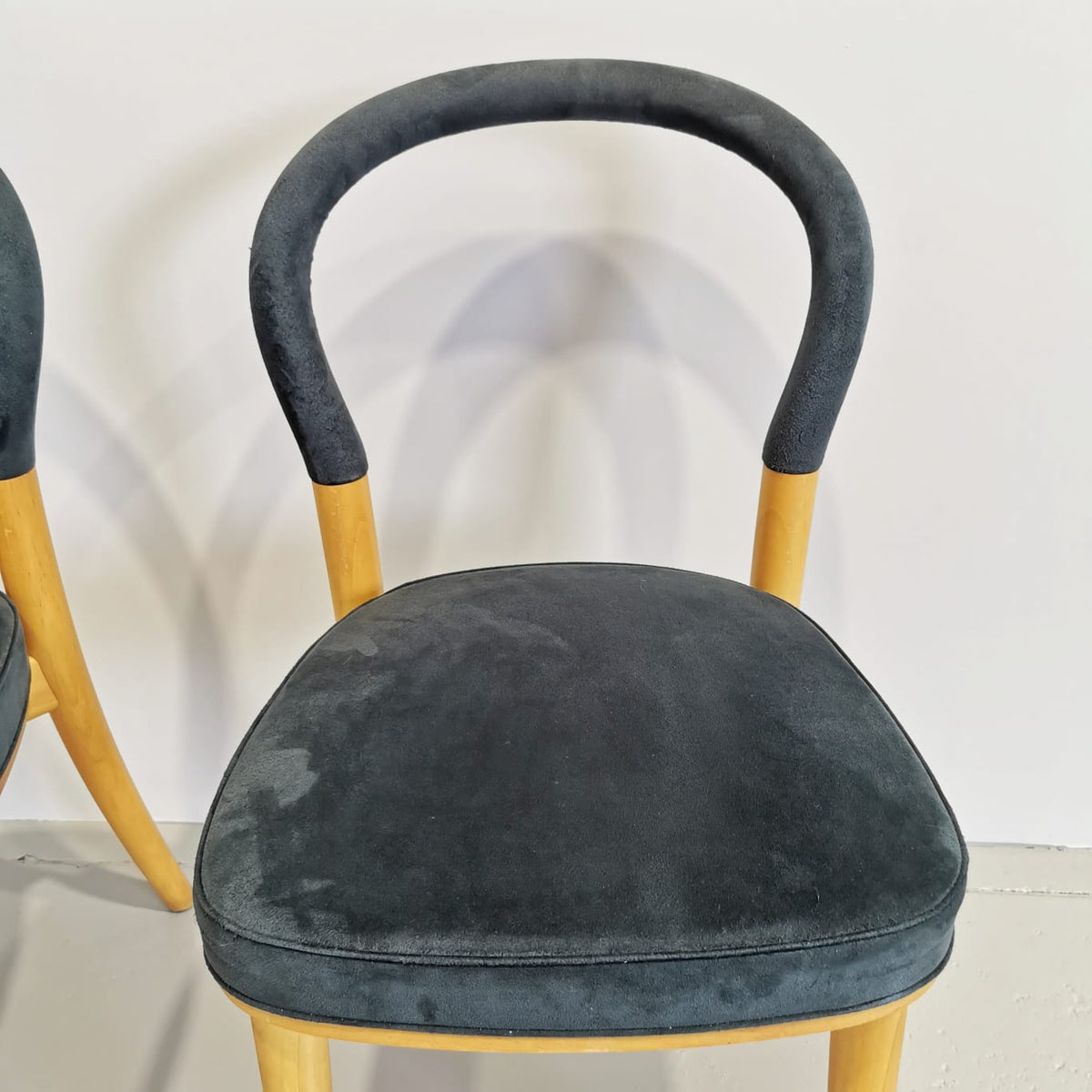 Lot de 4 chaises en bois et tissu bleu Cassina Göteborg, Erik Gunnar Asplund, années 80