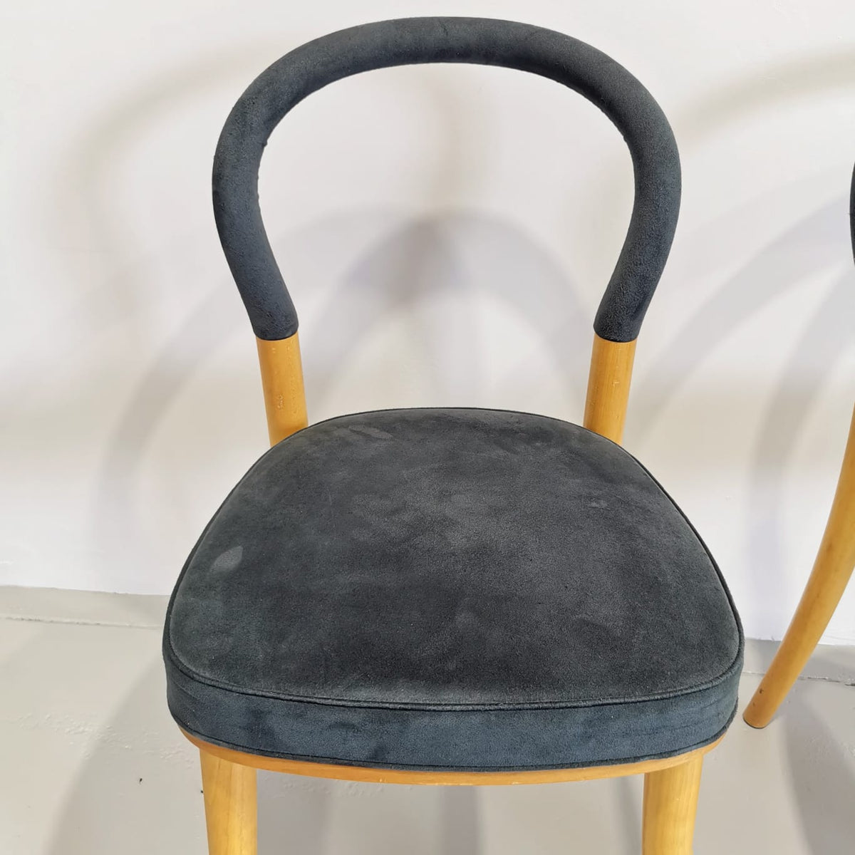 Lot de 4 chaises en bois et tissu bleu Cassina Göteborg, Erik Gunnar Asplund, années 80