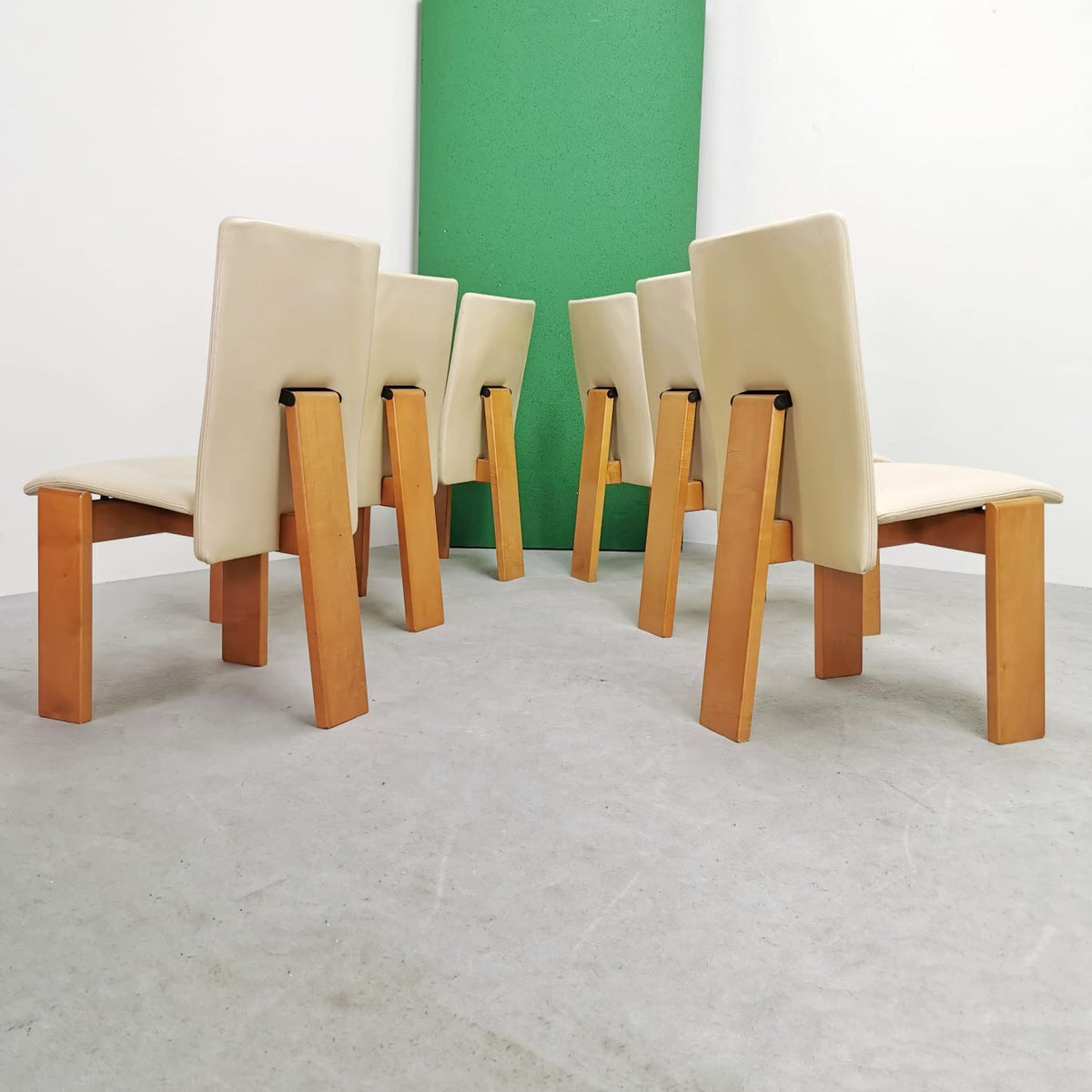 Ensemble de 6 chaises des années 70/80 en cuir beige et bois clair