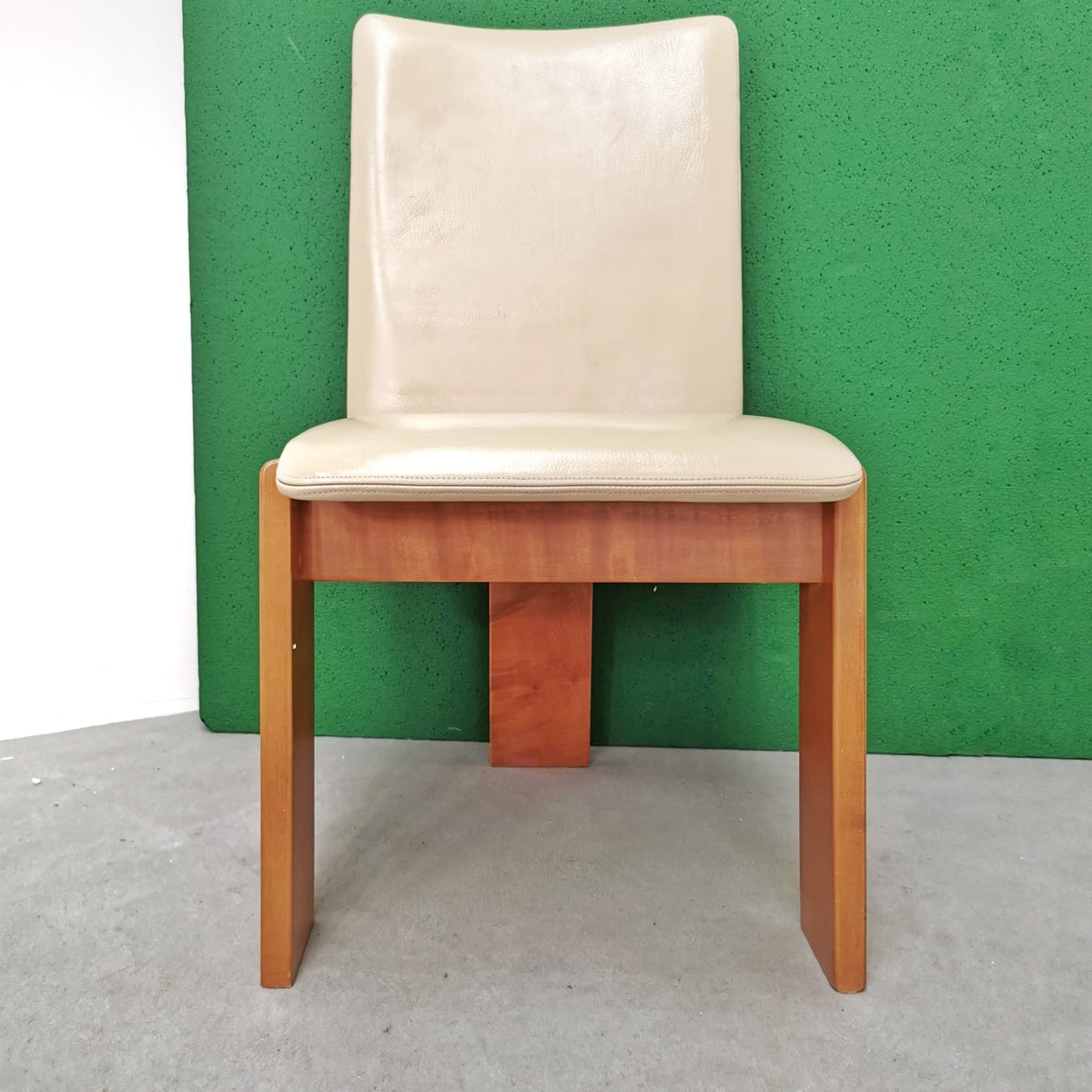 Ensemble de 6 chaises des années 70/80 en cuir beige et bois clair