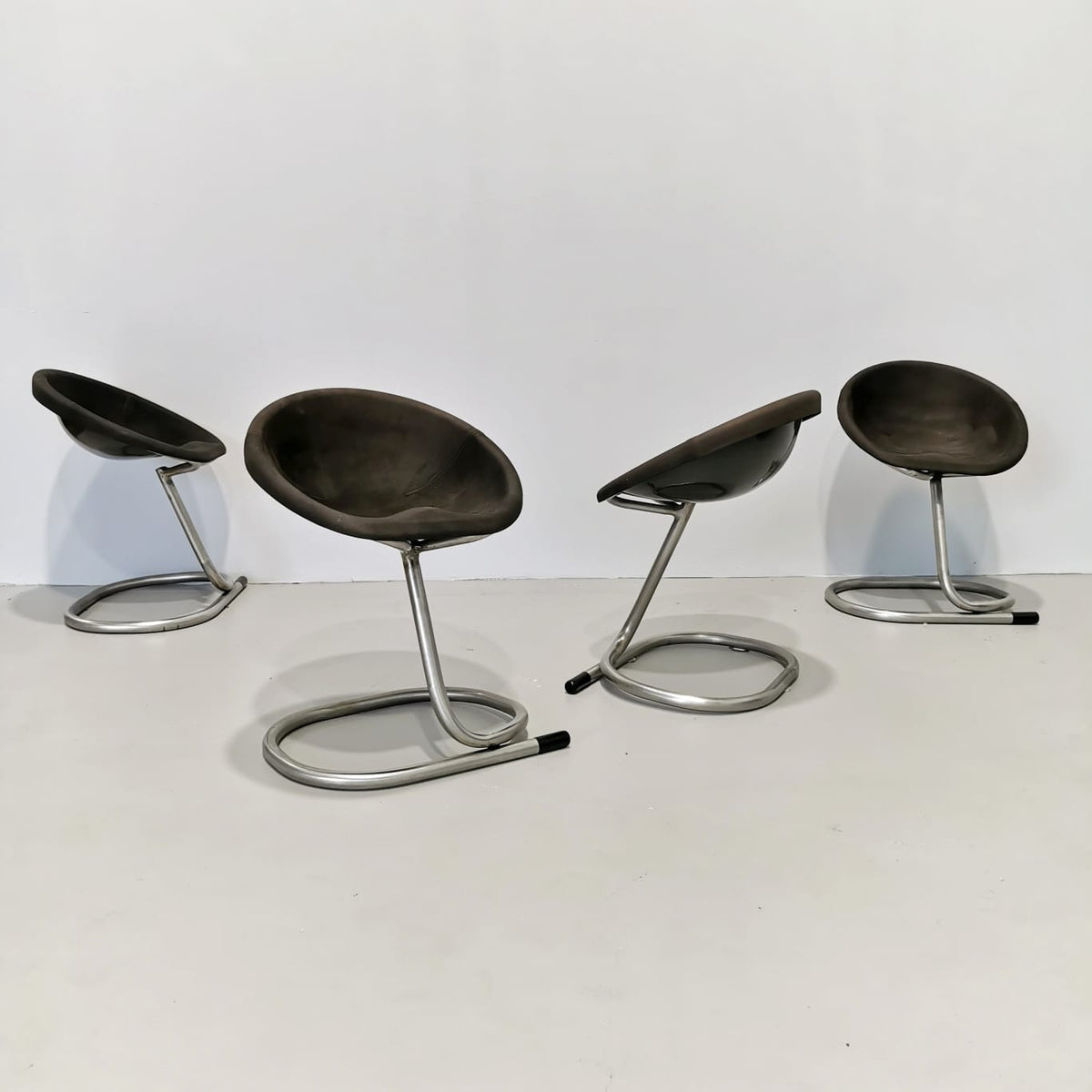 Lot de 4 tabourets ou chaises vintage des années 70, style Space Age, piètement en métal