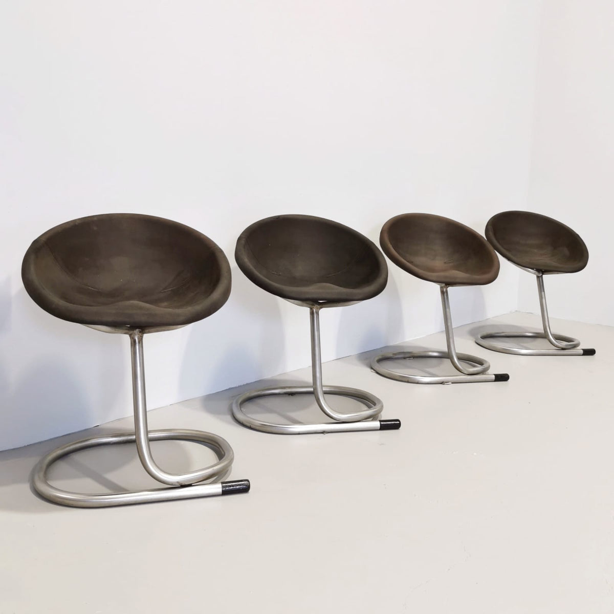 Lot de 4 tabourets ou chaises vintage des années 70, style Space Age, piètement en métal