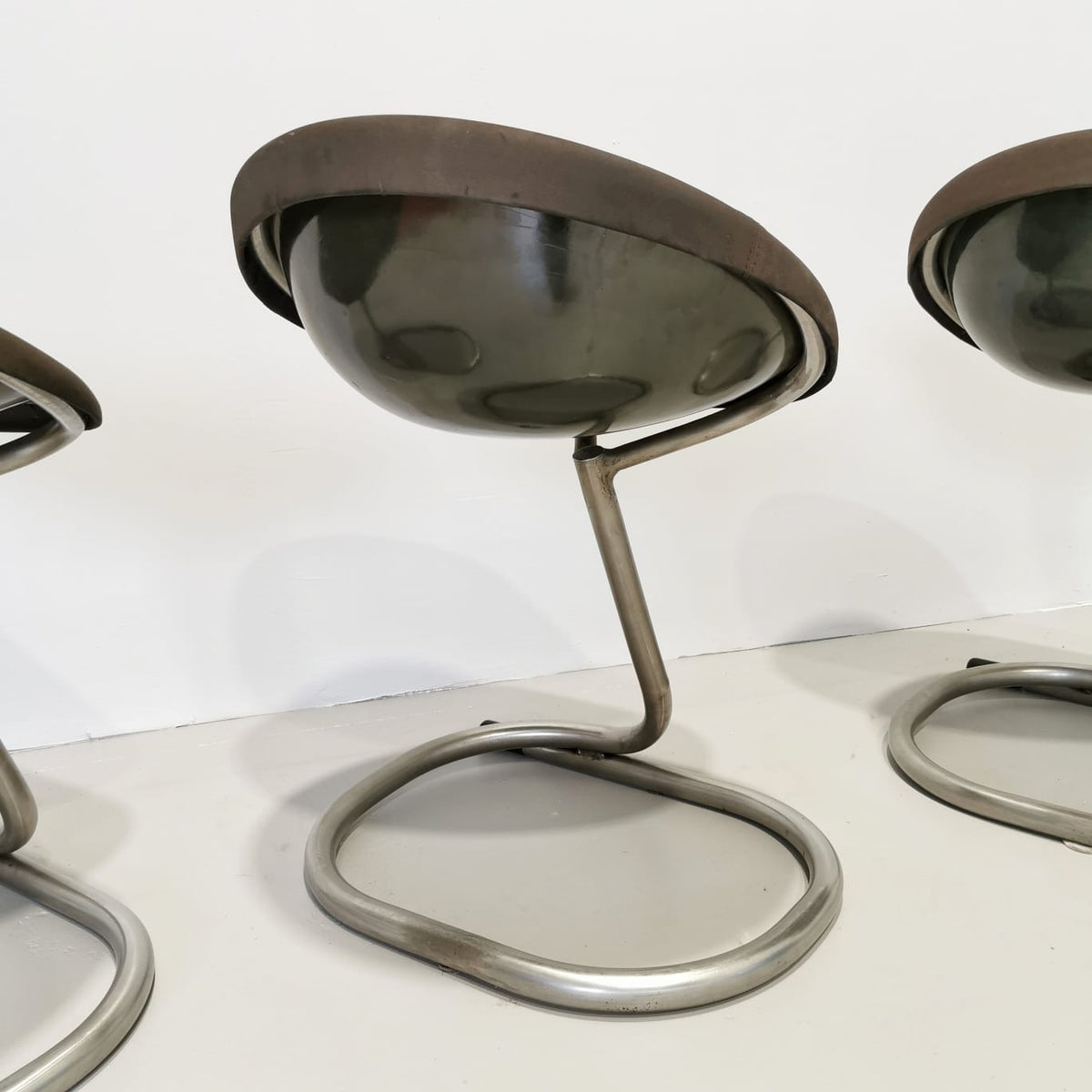 Lot de 4 tabourets ou chaises vintage des années 70, style Space Age, piètement en métal