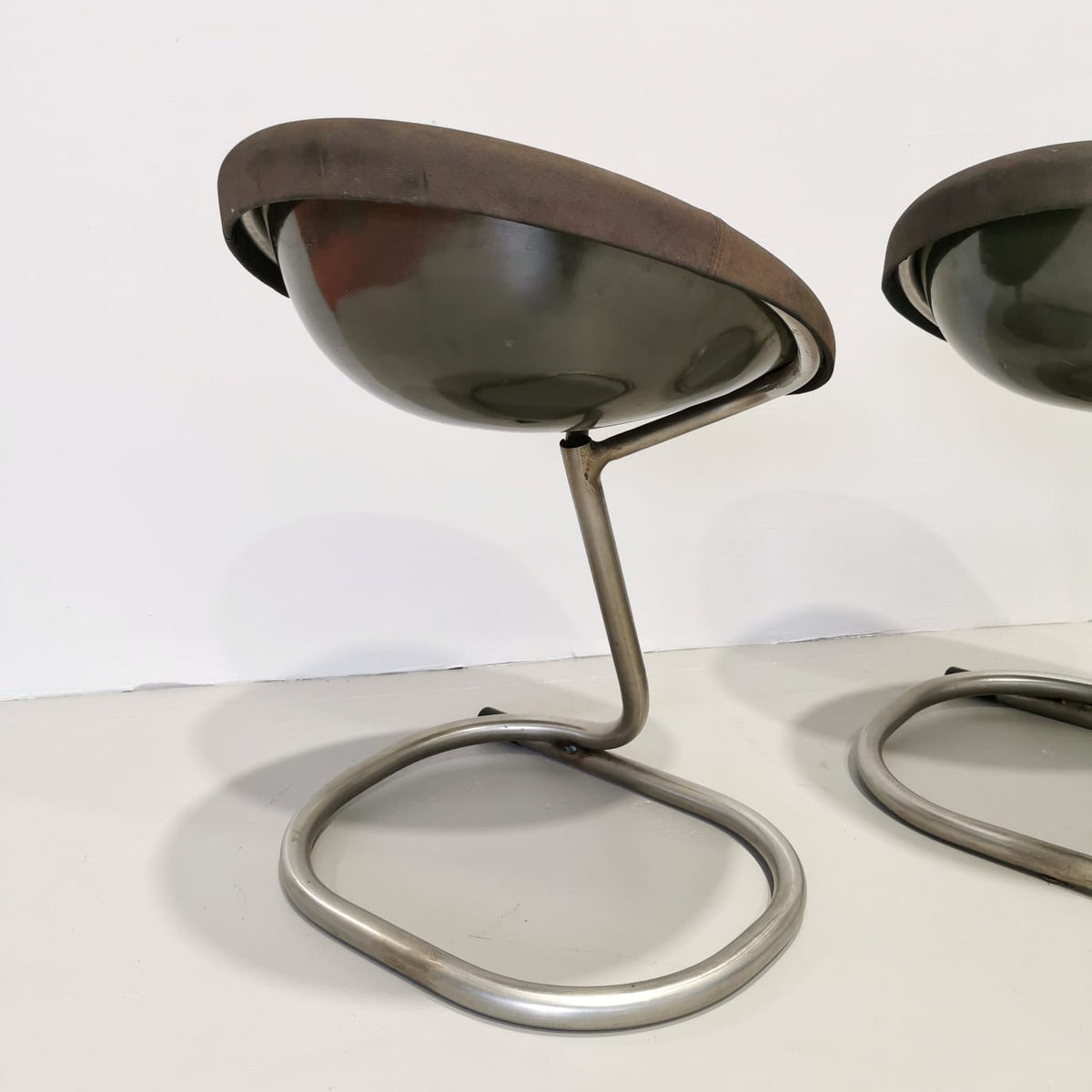Lot de 4 tabourets ou chaises vintage des années 70, style Space Age, piètement en métal