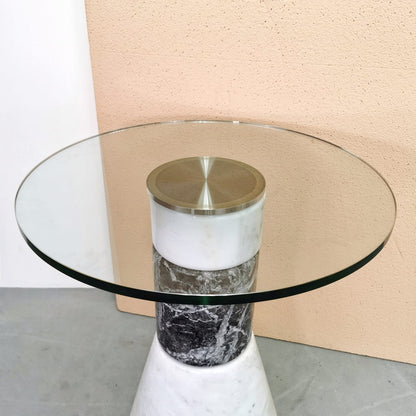 Petite table haute en marbre et verre, produite par Acerbis dans les années 1980.