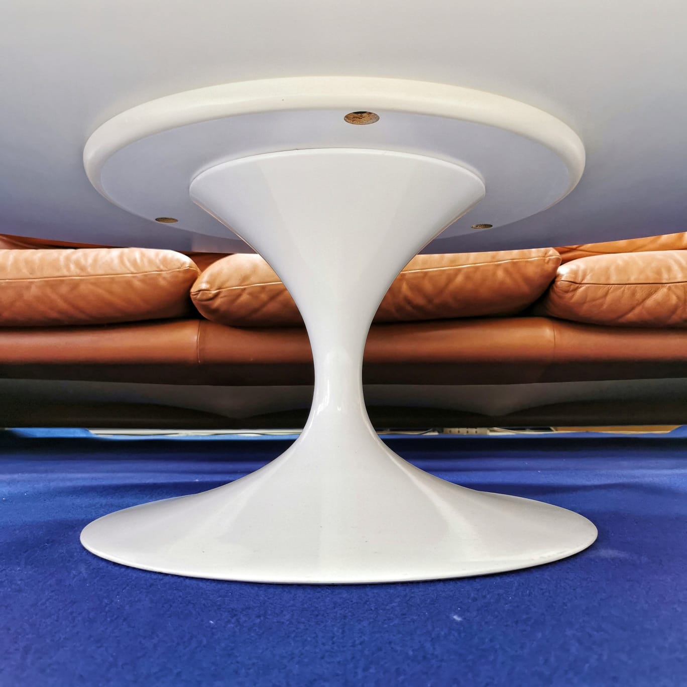 Tavolino bianco ovale Tulip E. Saarinen per Knoll 1980's