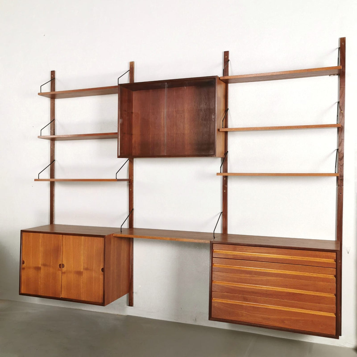 libreria vintage modernariato anni 50 60 cadovius isa bergamo 
