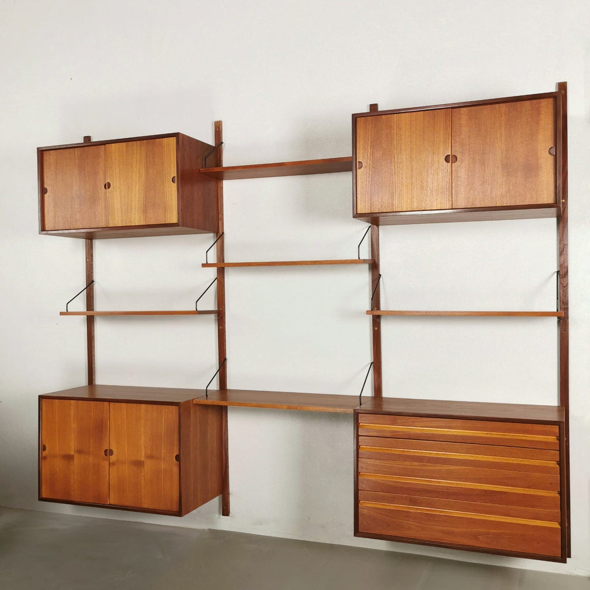royal system wall system cadovius isa bergamo