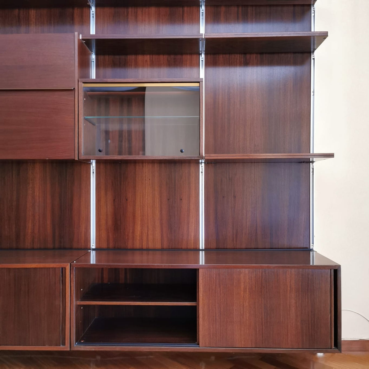 Grande Libreria a muro modello E22 Osvaldo Borsani per Tecno anni 60