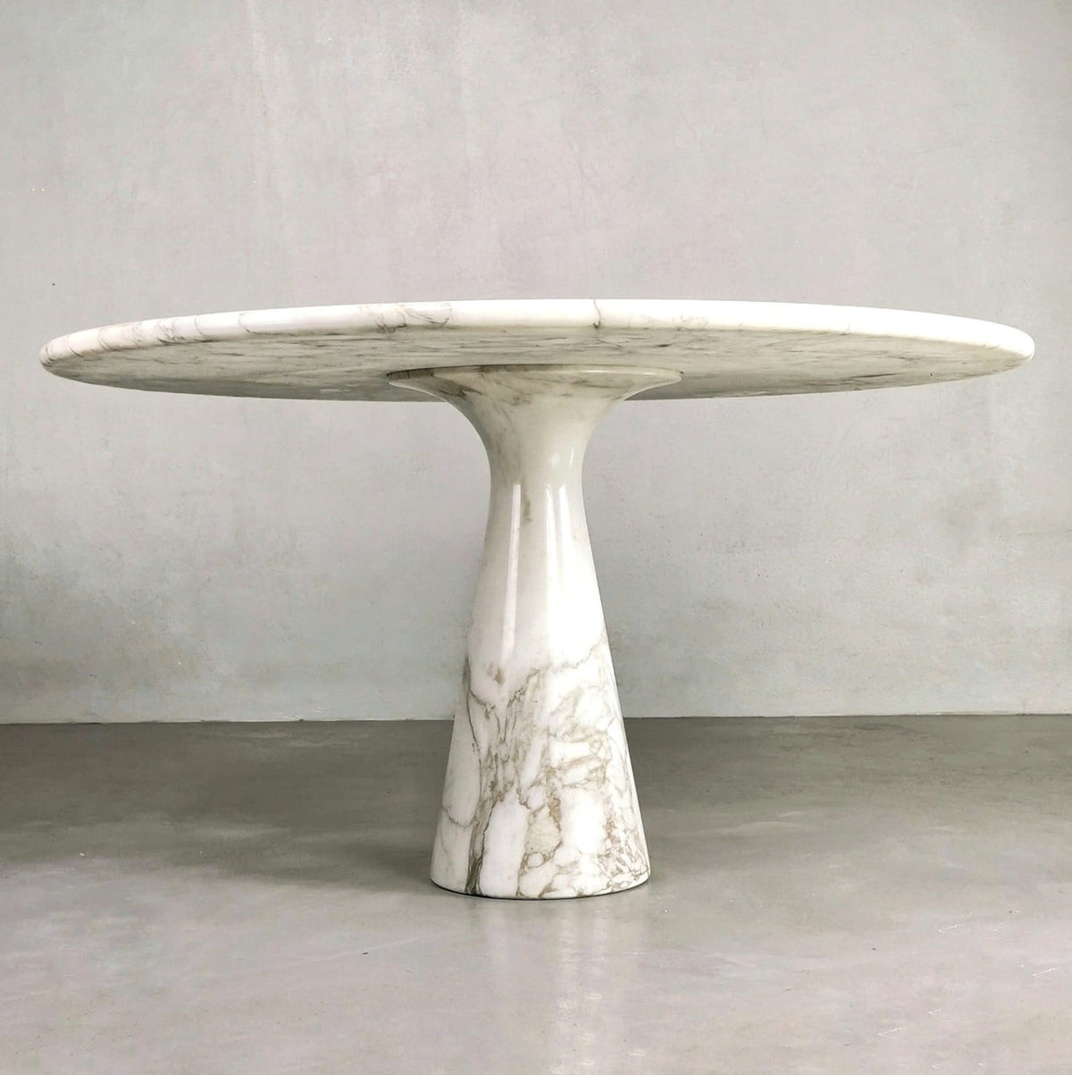 Tavolo Tondo Marmo Calacatta mod. M1, Angelo Mangiarotti per Tisettanta , 1969.