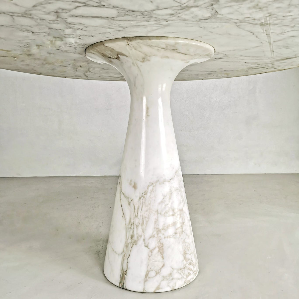Tavolo Tondo Marmo Calacatta mod. M1, Angelo Mangiarotti per Tisettanta , 1969.