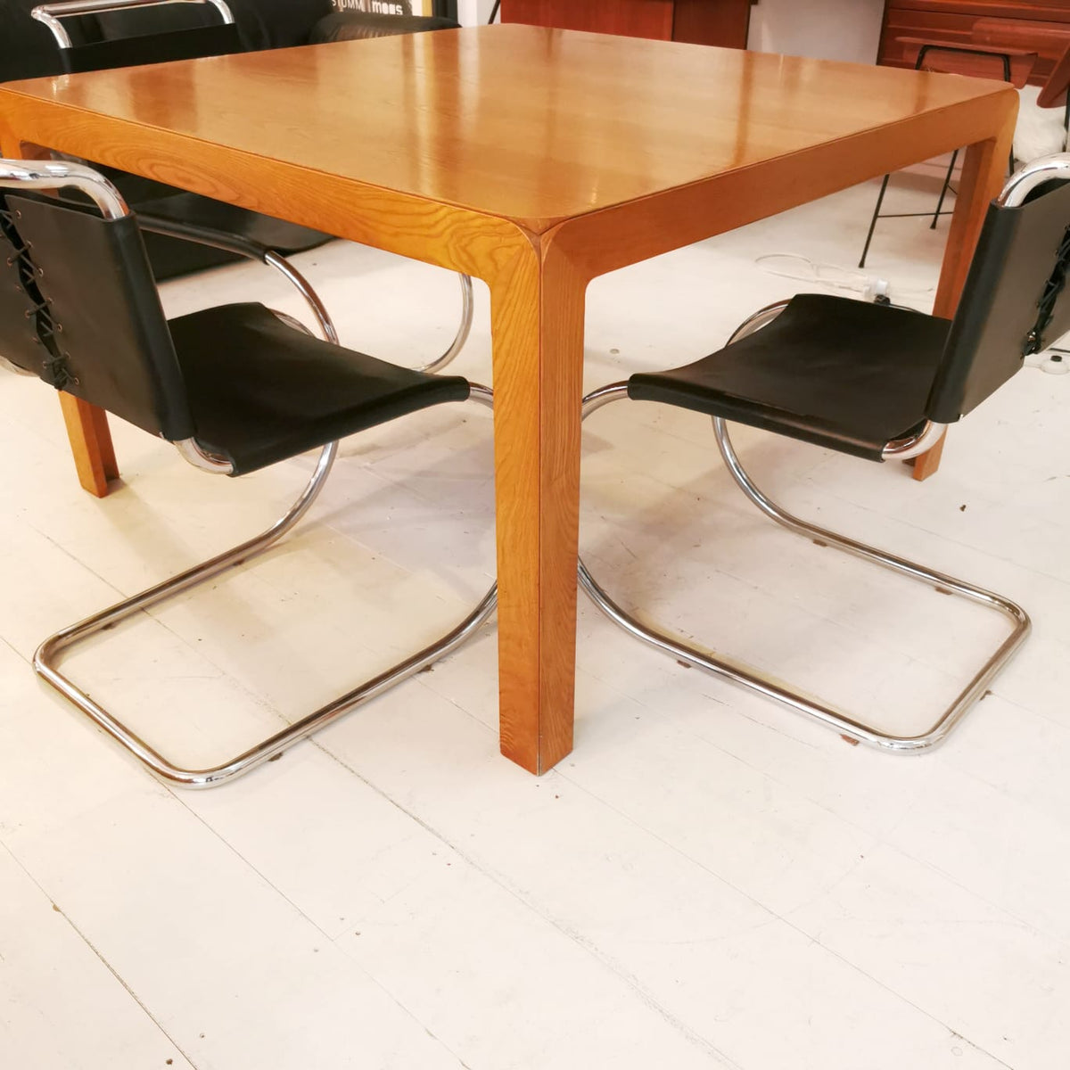 Tavolo quadrato legno chiaro produzione Maisa anni 70