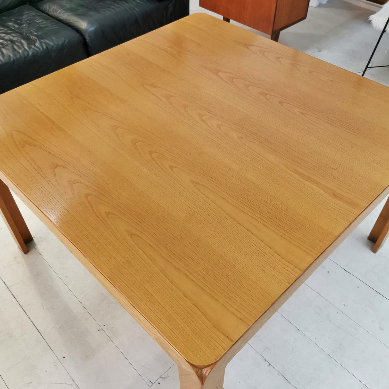 Tavolo quadrato legno chiaro produzione Maisa anni 70