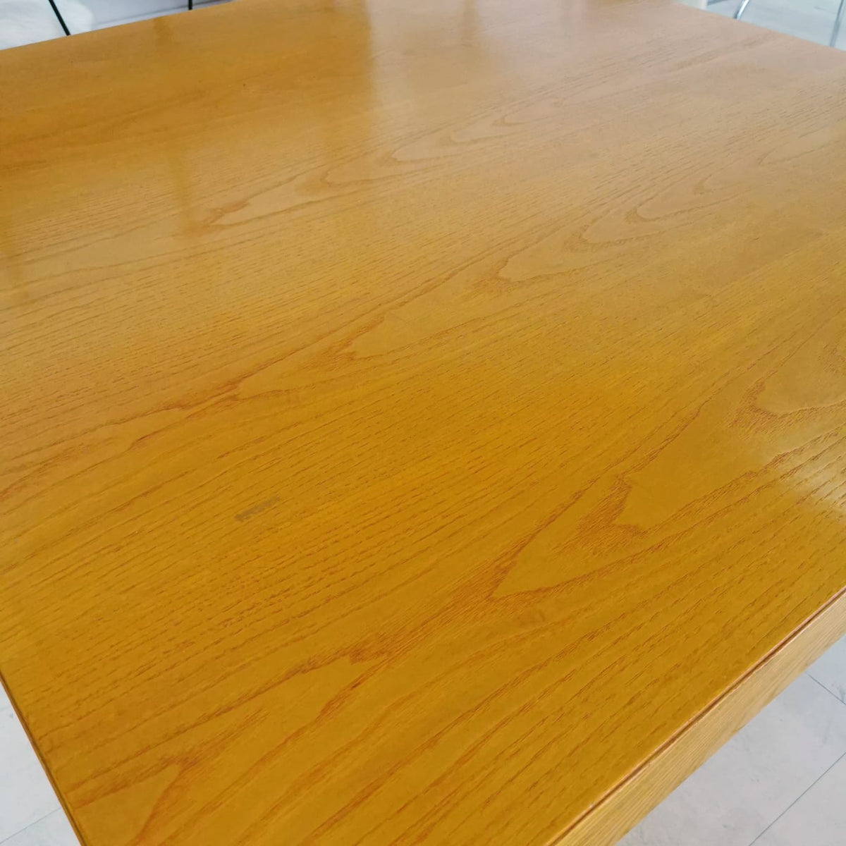 Tavolo quadrato legno chiaro produzione Maisa anni 70
