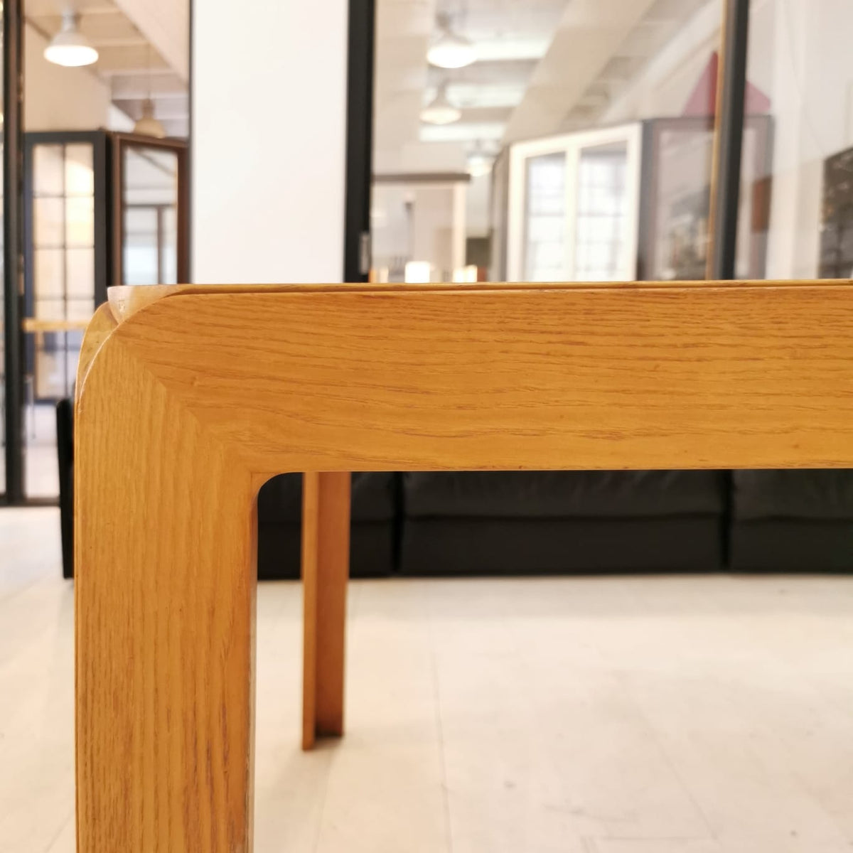 Tavolo quadrato legno chiaro produzione Maisa anni 70