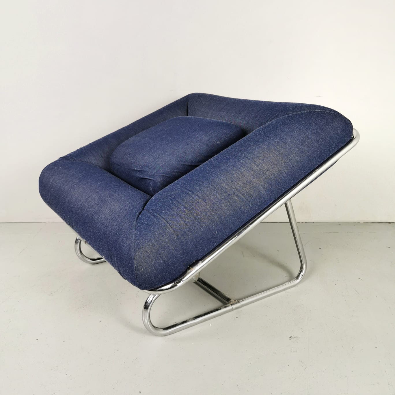 poltrona anni 70 tessuto blu alvar aalto