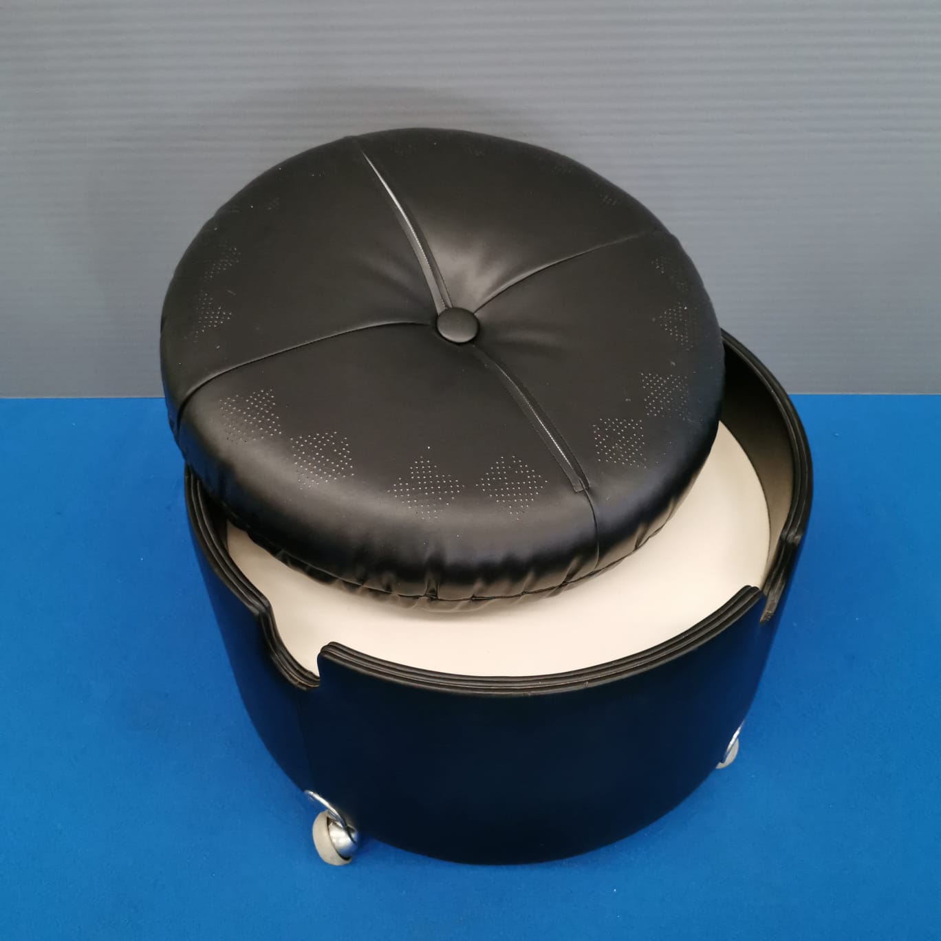 Pouf nero Luigi Massoni per Poltrona Frau 1970's