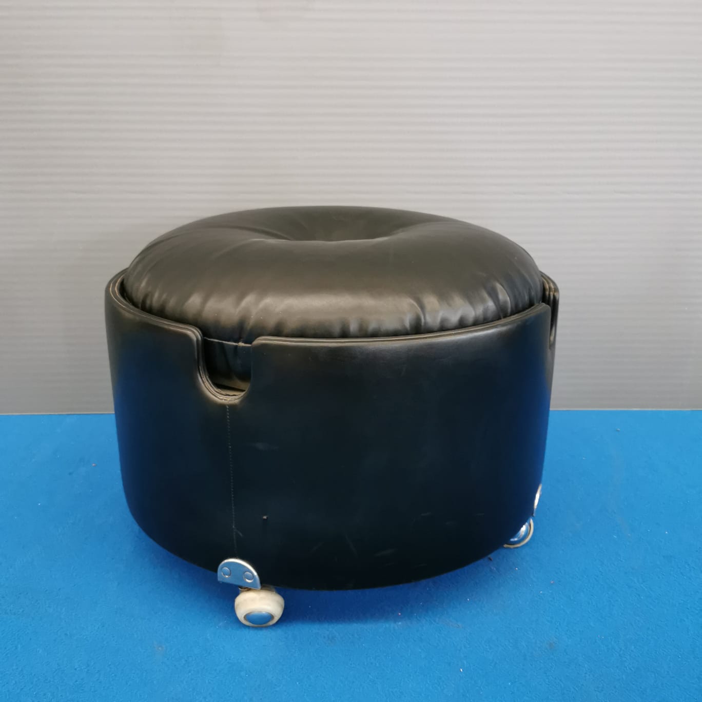 Pouf nero Luigi Massoni per Poltrona Frau 1970's