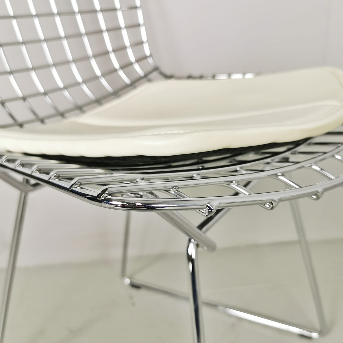 4 Harry Bertoia chairs for Knoll in leather