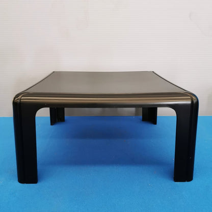 Table basse design vintage en plastique Kartell, carrée, noire, modèle 4894, designer Gae Aulenti, années 70