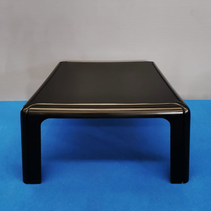 Table basse design vintage en plastique Kartell, carrée, noire, modèle 4894, designer Gae Aulenti, années 70
