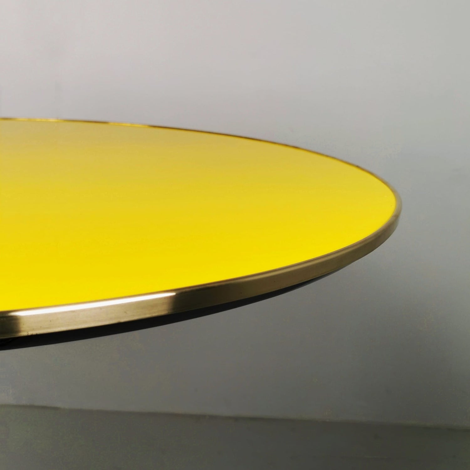 tavolo tondo giallo vintage anni 40 50 60
